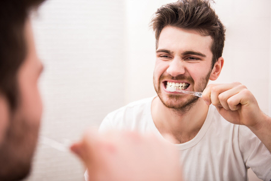 Ngăn ngừa hôi miệng bằng cách đánh răng thường xuyên