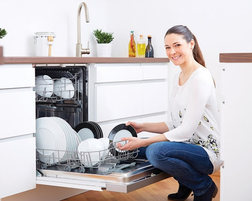 Tính năng khử khuẩn thông minh của máy rửa bát giúp bảo vệ sức khỏe cho cả gia đình bạn.